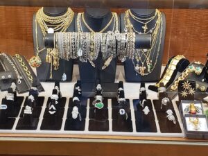 Buy gold silver Bridgeport New Haven best jewelry stores near you