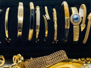 Buy gold silver Cleveland best jewelry stores near you